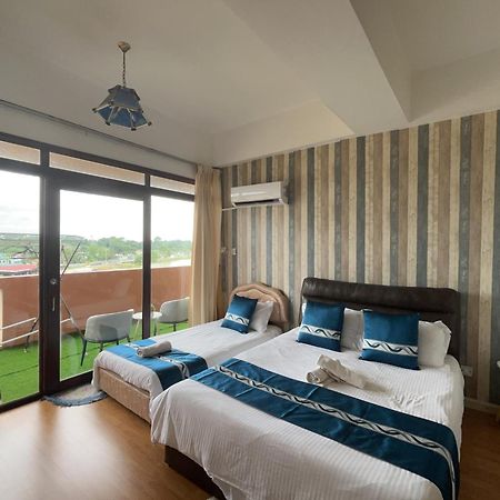 Riverbank Suites Waterfront 507 Kuching Exterior photo