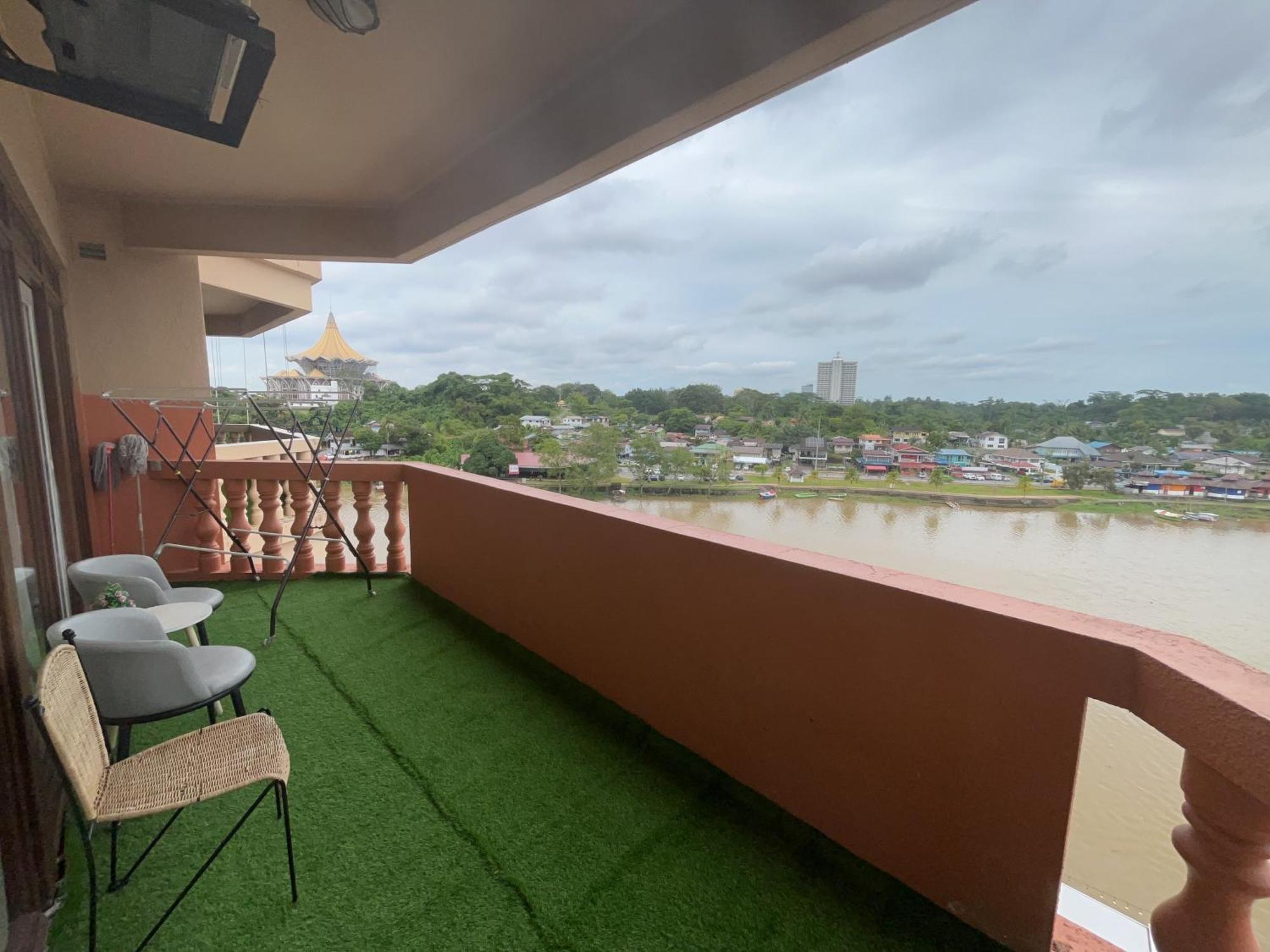 Riverbank Suites Waterfront 507 Kuching Exterior photo